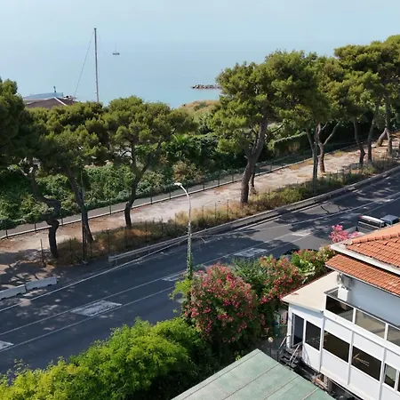 Vicino Al Mare Санремо